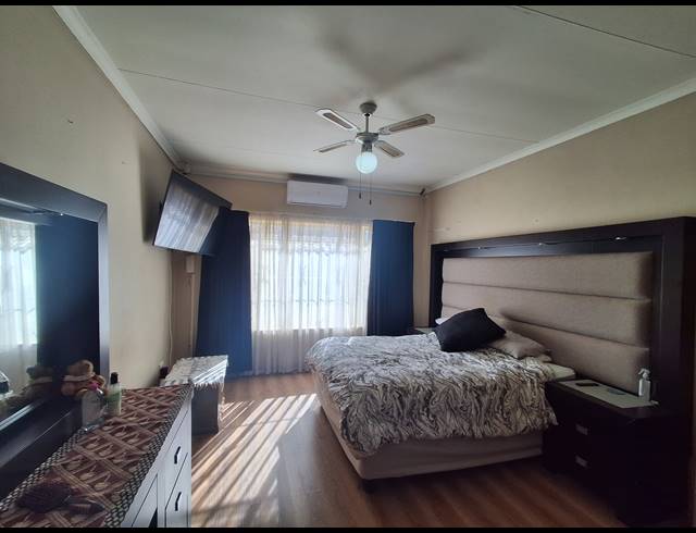 4 BEDROOM FREESTANDING FOR SALE IN STILFONTEIN EXT 4